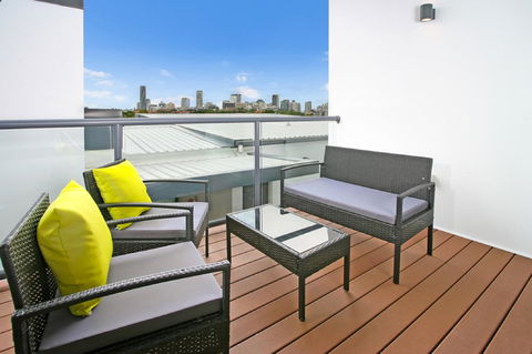 Views From Red Hill - Modern And Spacious Split-Level Executive 3BR Red Hill Apartment Close To CBD - Accommodation in Bendigo 2