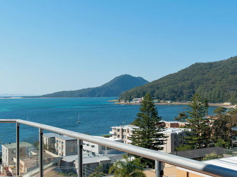 Views, Views & More Views, Sub-Penthouse In Shoal Bay - Accommodation in Bendigo 1