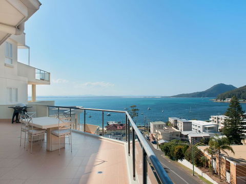 Views, Views & More Views, Sub-Penthouse In Shoal Bay - Accommodation in Bendigo 2