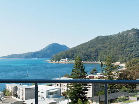 Views, Views & More Views, Sub-Penthouse In Shoal Bay - Accommodation in Bendigo 0