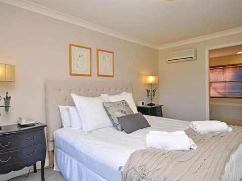 Villa 3br Beaujolais Luxe + Style Resort Condo Located Within Cypress Lakes Resort (nothing Is More Central) - Accommodation in Bendigo 3