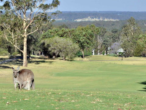 Villa 3br Beaujolais Luxe + Style Resort Condo Located Within Cypress Lakes Resort (nothing Is More Central) - Accommodation in Bendigo 1