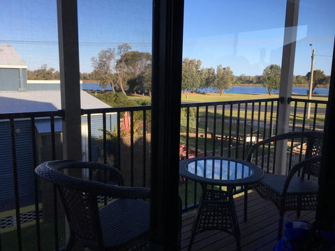 Villa By The Lake - Accommodation in Bendigo 2