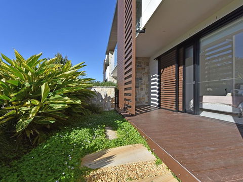 Villa Catania Waterside At Trinity Point - Accommodation in Bendigo 2