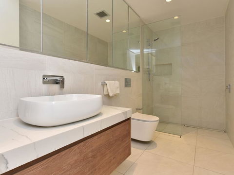 Villa Catania Waterside At Trinity Point - Accommodation in Bendigo 3