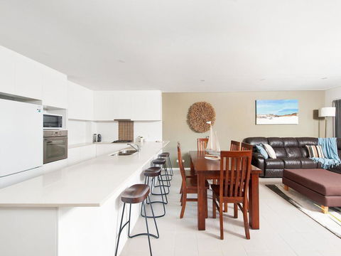 Villa Serene @ Fingal Bay - Accommodation in Bendigo 2