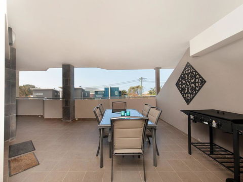 Villa Serene @ Fingal Bay - Accommodation in Bendigo 3