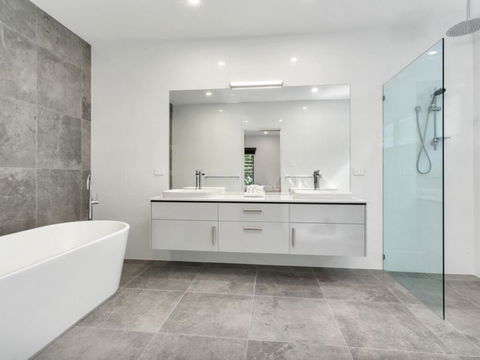 Villa Tiino - Clifton Beach - Accommodation in Bendigo 2