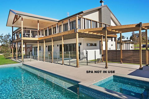 Vineyard Views - Accommodation in Bendigo 1