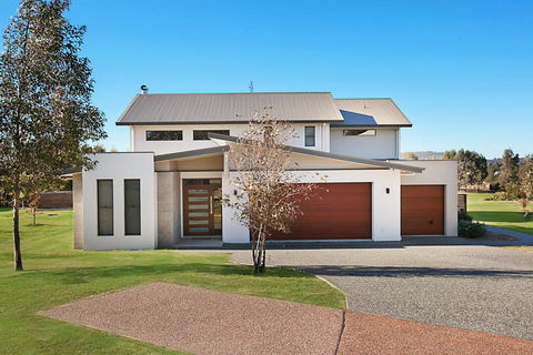 Vineyard Views - Accommodation in Bendigo 0