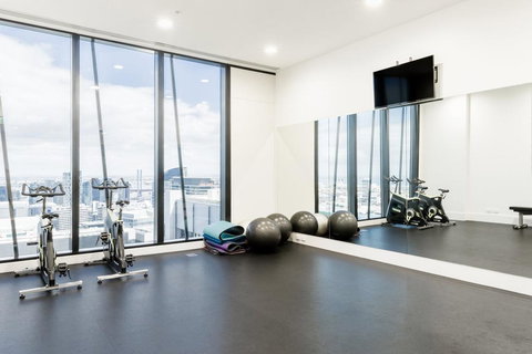 Wake To Eureka Tower Views From Prestigious Collins St - Accommodation in Bendigo 3