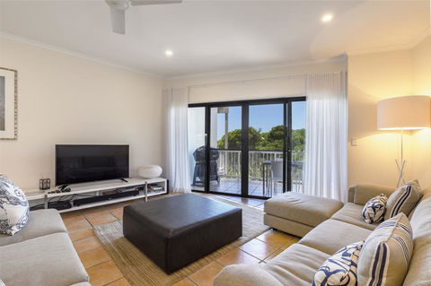 Wake Up To Ocean Views In Stylish Comfort - Accommodation in Bendigo 2