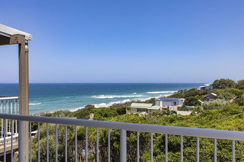 Wake Up To Ocean Views In Stylish Comfort - Accommodation in Bendigo 0