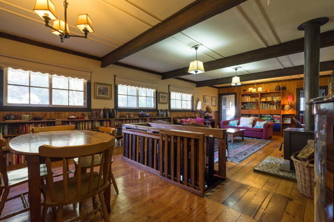 Walhalla Coach House - Accommodation in Bendigo 3