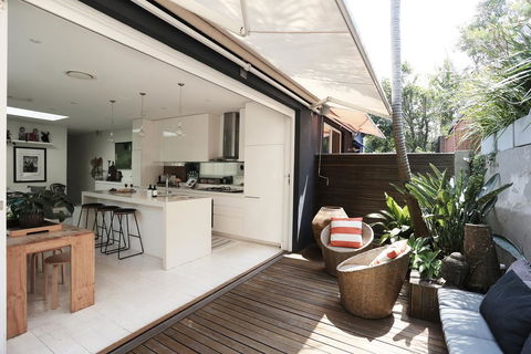 Walk To Beach From This Stylish Bronte Oasis W AC, Wifi And Free Parking - Accommodation in Bendigo 0