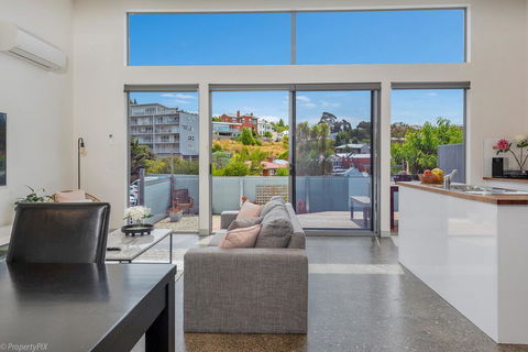 Walk To Salamanca, Queens Cottage LUX 3bdm Queens Cottage - Accommodation in Bendigo 2