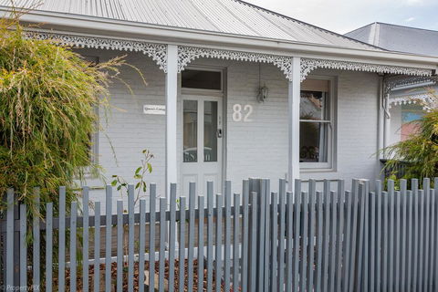 Walk To Salamanca, Queens Cottage LUX 3bdm Queens Cottage - Accommodation in Bendigo 3