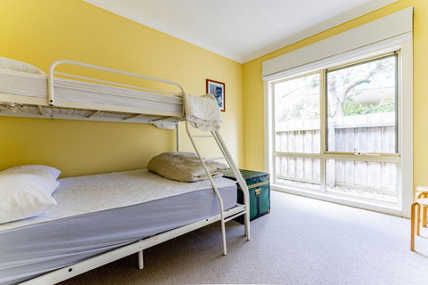WALKIN' ON SUNSHINE - Accommodation in Bendigo 1