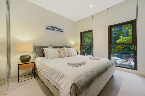 Walking To Darling Harbour, ICC,QVB, Shopping Mall - Accommodation in Bendigo 3