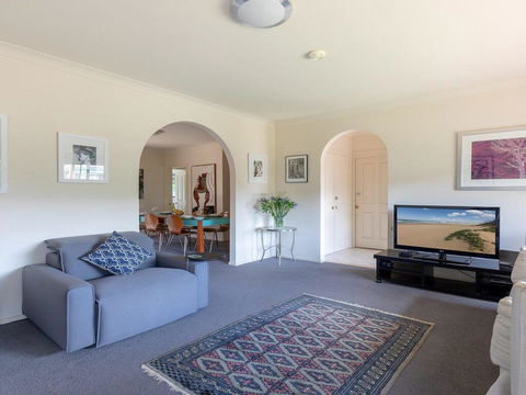 Walling-Clifton Gardens - Backing Onto Golf Course - Accommodation in Bendigo 2