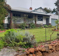 Walnut Cottage - 2 bedroom pet friendly country cottage - Accommodation in Bendigo