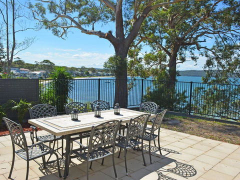 Wanda Magic' 19 Randall Drive - Beautiful Water Front House - Accommodation in Bendigo 2