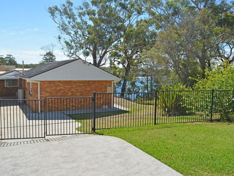 Wanda Magic' 19 Randall Drive - Beautiful Water Front House - Accommodation in Bendigo 0