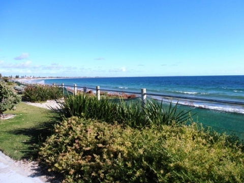 Warnbro Beach Family Accommodation - Accommodation in Bendigo 3