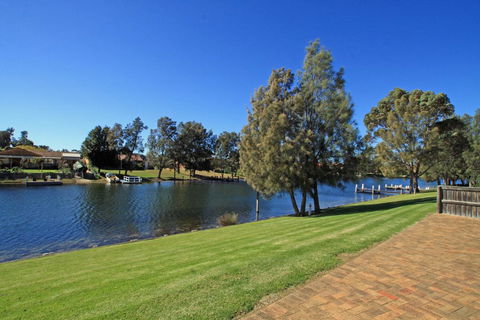 Waterfront Getaway In Sussex - Accommodation in Bendigo 2