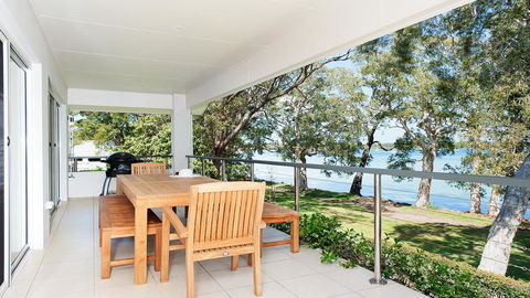 Waterfront Serenity - Luxury Home With Grand Views - Accommodation in Bendigo 2