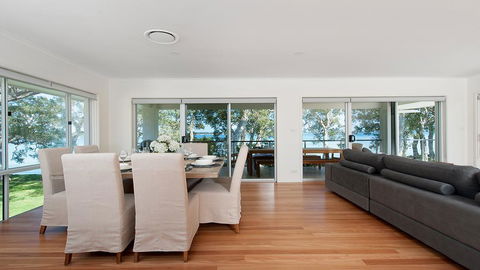 Waterfront Serenity - Luxury Home With Grand Views - Accommodation in Bendigo 3