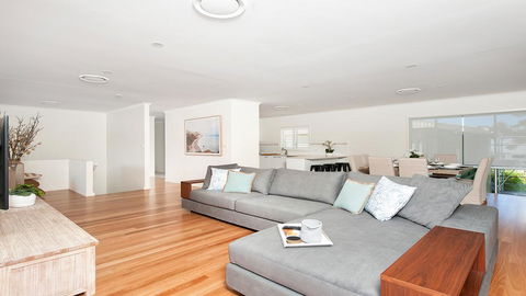 Waterfront Serenity - Luxury Home With Grand Views - Accommodation in Bendigo 1