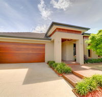 Newington Lakehouse - Accommodation in Bendigo