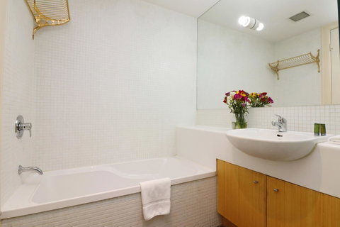 Majorca Magic On Flinders Lane - Rejuvenate Stays - Accommodation in Bendigo 37