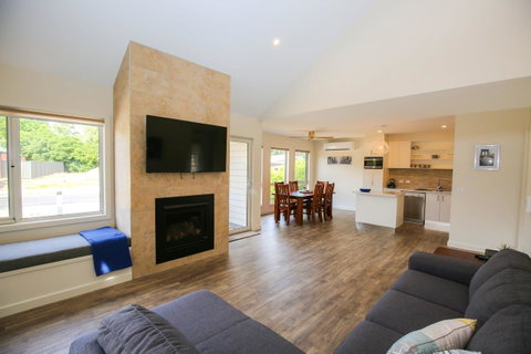 Amber Mist Villa Two - Accommodation in Bendigo 21