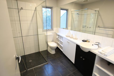 Lorne Luxury - Accommodation in Bendigo 5