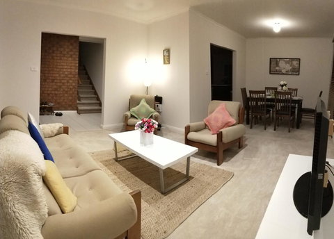 The Gallery Hours - Accommodation in Bendigo 10