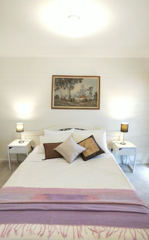 The Gallery Hours - Accommodation in Bendigo 1