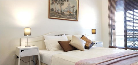 The Gallery Hours - Accommodation in Bendigo 2