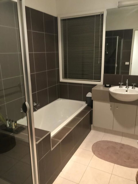 Black Lotus Townhouse - Accommodation in Bendigo 10