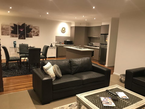 Black Lotus Townhouse - Accommodation in Bendigo 3