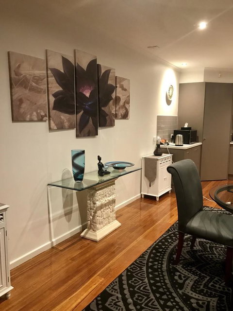 Black Lotus Townhouse - Accommodation in Bendigo 6