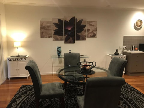 Black Lotus Townhouse - Accommodation in Bendigo 8