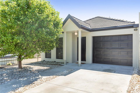 Black Lotus Townhouse - Accommodation in Bendigo 0