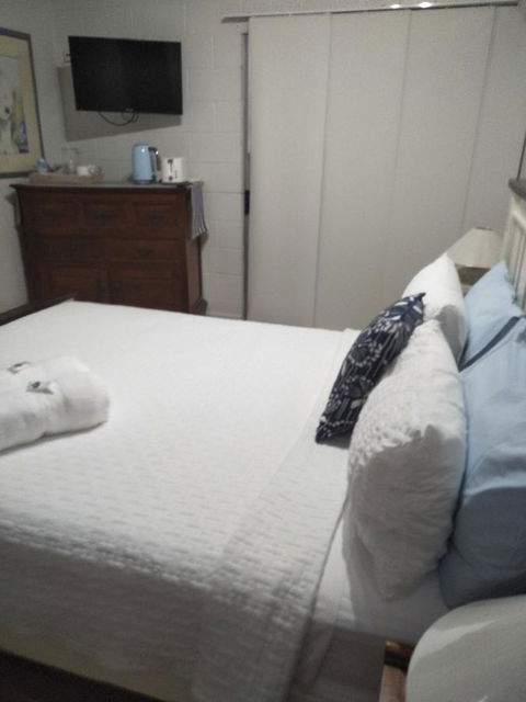 Salty Vibes Retreat - Accommodation in Bendigo 4