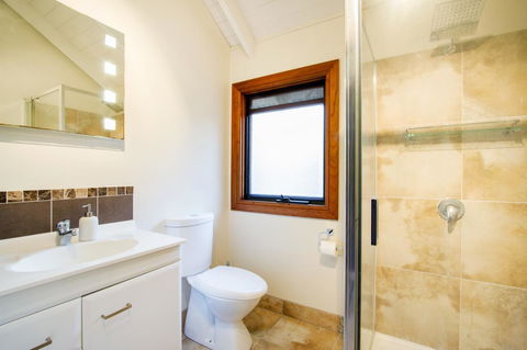 Airlie Beach Eco Cabins - Adults Only - Accommodation in Bendigo 22