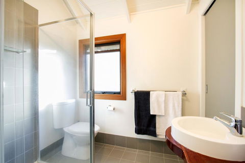 Airlie Beach Eco Cabins - Adults Only - Accommodation in Bendigo 26