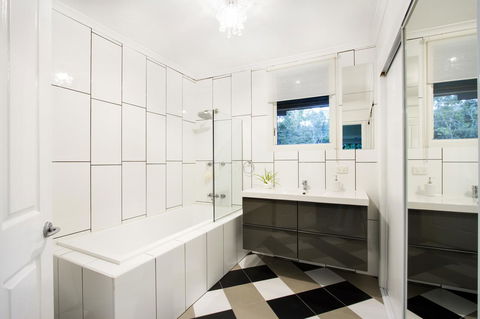 Airlie Beach Eco Cabins - Adults Only - Accommodation in Bendigo 35