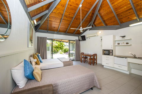 Island Leisure Resort - Accommodation in Bendigo 15