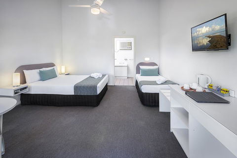 The Beach Motel Hervey Bay - Accommodation in Bendigo 12